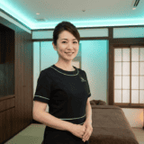 京都メンズエステで30代〜40代美魔女セラピストが選ばれる理由 11 article4 image1 elegant woman